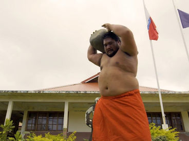 Подъемщики камней из Полинезии Подъемщики камней из Полинезии