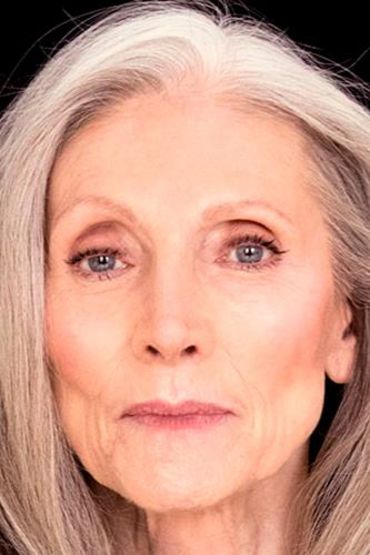 Эвелин Холл