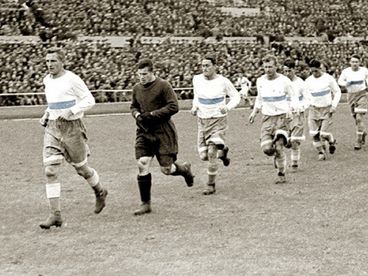 С мячом в Британию