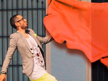 Мот - В платье красивого цвета