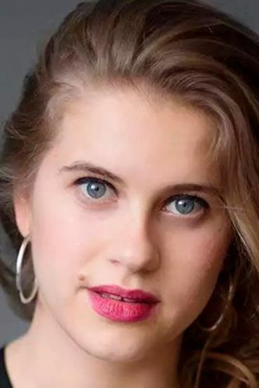 Элизабет Казановас