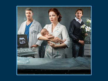 Женщина с лилиями