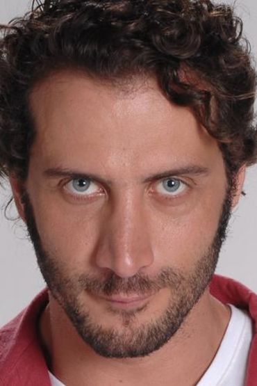 Лусиано Касерес