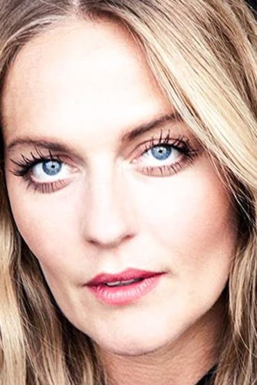 Свандис Эйнарсдоуттир Доура