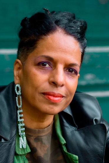 Шэрон М.Льюис