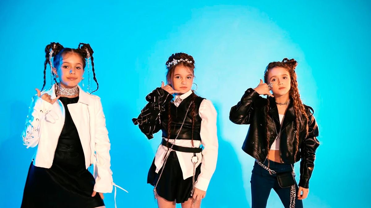After School House - Кудряшка