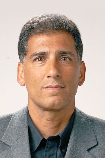 Сайрус Наурасте