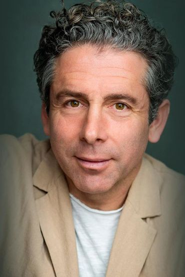 Эллиот Леви