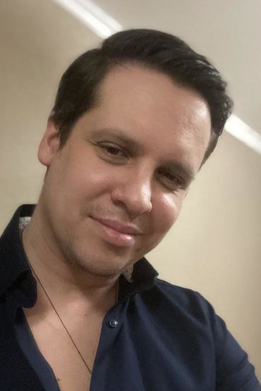 Владимир Бухаров