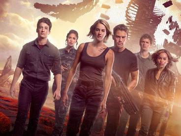 Дивергент, глава 3: За стеной