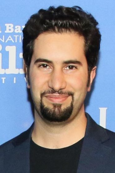 Курош Ахари