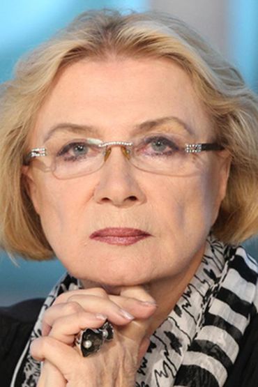 Алла Демидова