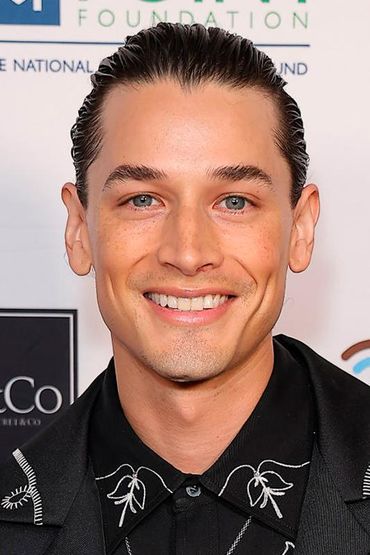 Эндрю Грэй М.