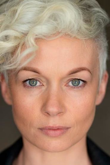 Кэролайн Брэкен