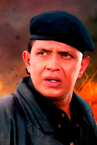 Чёрная шляпа, красный платок