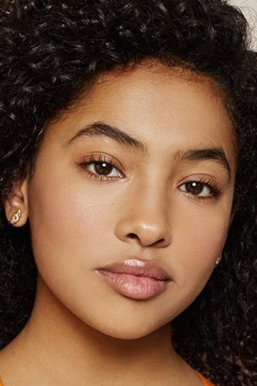 Мирабель Ли