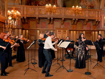 Антонио Вивальди. Арии из опер и скрипичные концерты. Оркестр Le concert de la loge. Дирижёр Жюльен Шовен (скрипка). Солистка Эмёке Барат (сопрано)