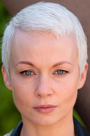 Кэролин Брекен