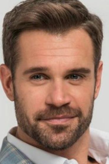 Стивен Хусар