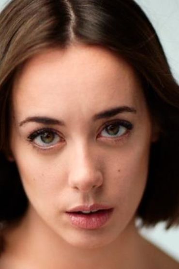 Юлия Молинс