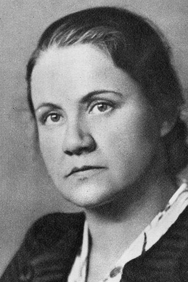 Вера Попова