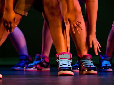 Танцы с RedBull. Взбивающие пыль Танцы с RedBull. Взбивающие пыль