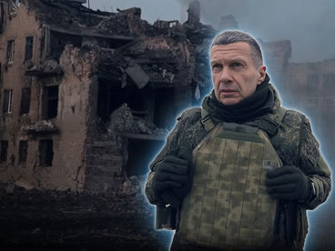 За лентой