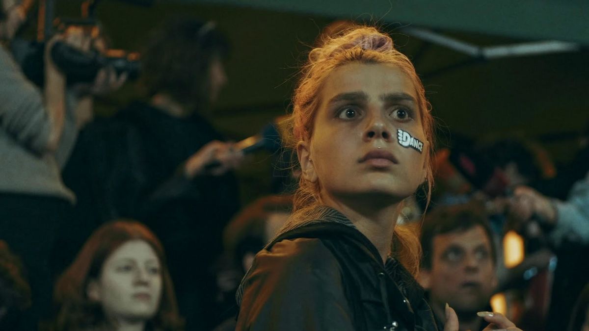 Raving Riot: Рейв у парламента