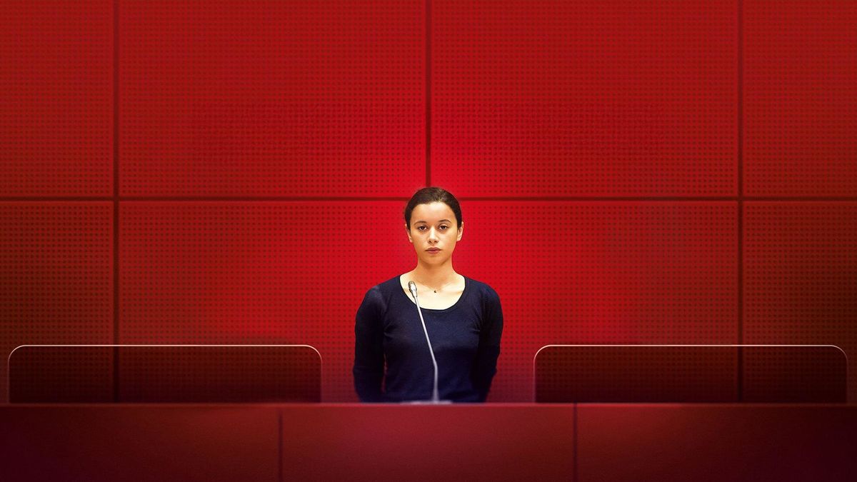 Девушка с браслетом