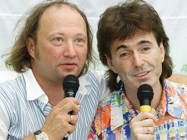 Два весёлых гуся Два весёлых гуся