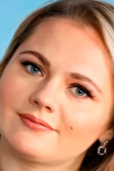 Анна Захарова