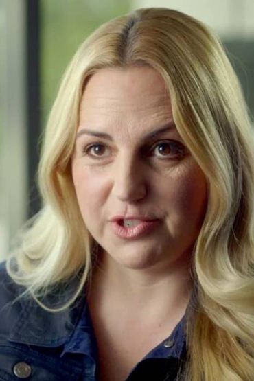 Анна Докоза