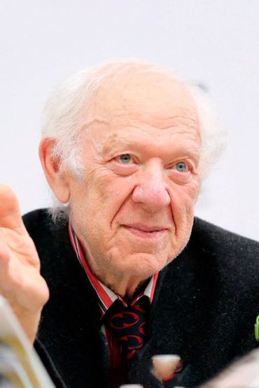 Олег Попов