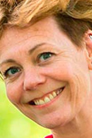 Никола Рейнольдс