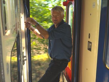 Опять по шпалам Опять по шпалам