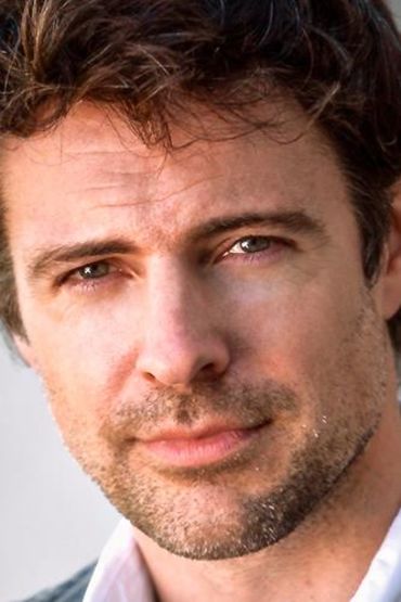 Мэттью Доуден Дж