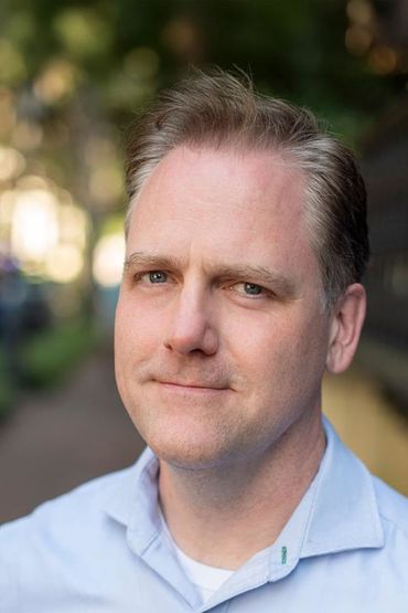 Кристофер Басс