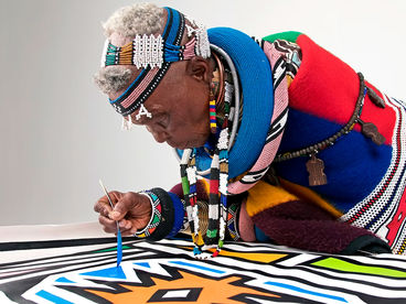 Эстер Малангу, африканская художница из племени ндебеле Эстер Малангу, африканская художница из племени ндебеле