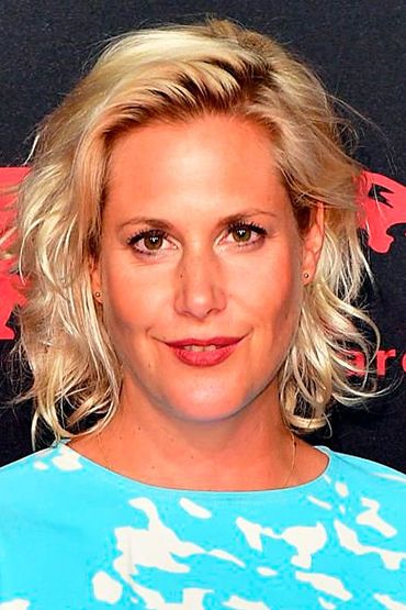 Аника Деккер